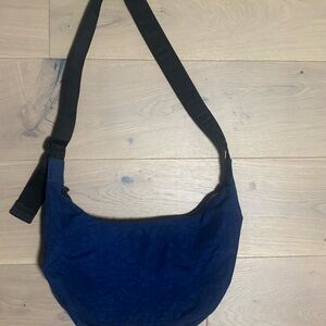 BAGGU Crossbody Bag in Navy and Black